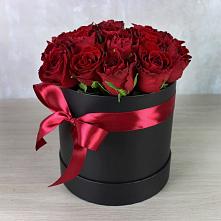 Цветочная композиция из Розы в шляпной коробке в Пешково